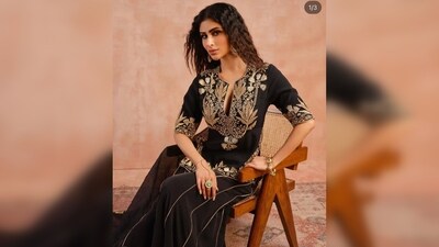 Sharing photos of herself in the set on her Instagram handle, Mouni Roy captioned her post, "Grateful for it all 💫 In one of favourite @payalsinghal s creations." (Instagram/@imouniroy) Sharing photos of herself in the set on her Instagram handle, Mouni Roy captioned her post, "Grateful for it all 💫 In one of favourite @payalsinghal s creations." (Instagram/@imouniroy)