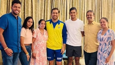 Vishuka Pathirana (Extreme Right) will never forget MS Dhoni's word about her brother. (Vishuka Pathirana/Instagram) Vishuka Pathirana (Extreme Right) will never forget MS Dhoni's word about her brother. (Vishuka Pathirana/Instagram)