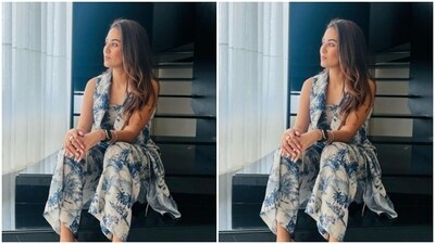 Mira picked a sleeveless white top featuring intricate patterns in shades of blue and teamed it with a matching pair of cotton trousers. She added a matching sleeveless shrug and completed her look. (Instagram/@mira.kapoor) Mira picked a sleeveless white top featuring intricate patterns in shades of blue and teamed it with a matching pair of cotton trousers. She added a matching sleeveless shrug and completed her look. (Instagram/@mira.kapoor)