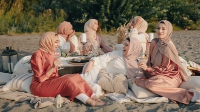 10 fashion tips to style a hijab (Photo by PNW Production on Pexels) 10 fashion tips to style a hijab (Photo by PNW Production on Pexels)