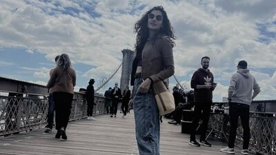 Taapsee Pannu also posed near the iconic Brooklyn Bridge. Walking on the pedestrian walkway here is one of the most popular activities to do while visiting New York, and Taapsee, who loves to plan her vacations in detail did not miss the chance. Taapsee Pannu also posed near the iconic Brooklyn Bridge. Walking on the pedestrian walkway here is one of the most popular activities to do while visiting New York, and Taapsee, who loves to plan her vacations in detail did not miss the chance. 