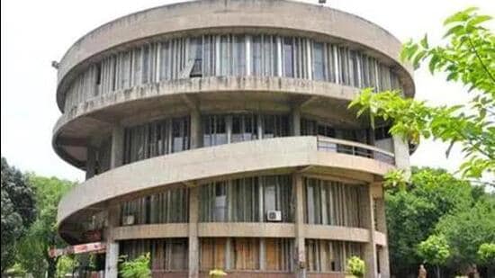 Panjab University (PU) syndicate will take up a panel’s recommendation for fee hike in both traditional and self-financed courses. (HT File)