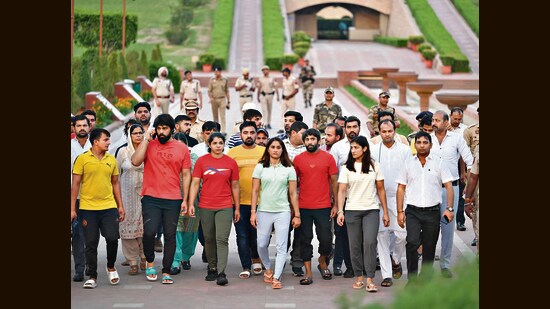 Protesting wrestlers Sangeeta Phogat, Sakshi Malik ,Vinesh Phogat and Bajrang Punia pay a visit at Rajghat , New Delhi, May 18, 2023 (Vipin Kumar/Hindustan Times)