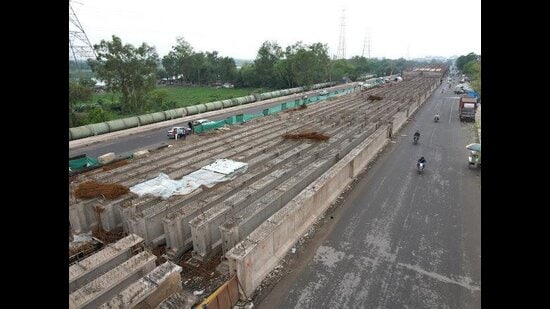 The first phase will also pass through Ghaziabad’s congested Loni town, that also sees traffic to Saharanpur (HT Photo)