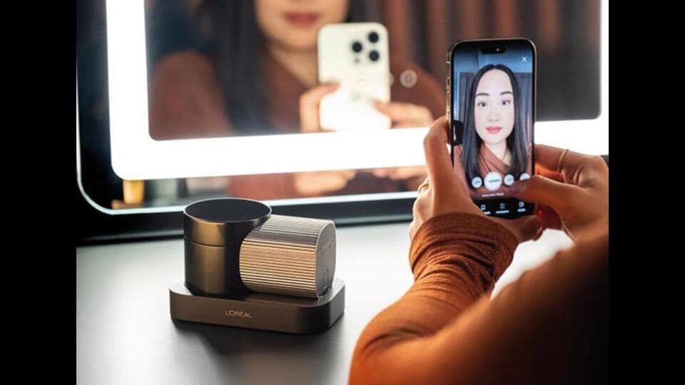 L’Oreal’s Brow Magic has a face scanning app that offers a range of brow shapes and essentially prints a non-permanent brow tattoo on your face in one smooth swipe.