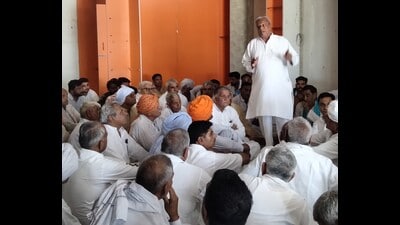 Khap leaders hold a mahapanchayat in Kaithal on Saturday. (HT photo)