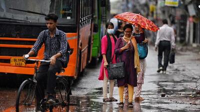 Most parts of the Capital received light to moderate rain after a large cluster of thunder clouds, which began forming in north Rajasthan, moved towards the region. (HT Photo/Raj K Raj) Most parts of the Capital received light to moderate rain after a large cluster of thunder clouds, which began forming in north Rajasthan, moved towards the region. (HT Photo/Raj K Raj)