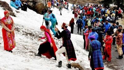Tourists taking photographs near a snow-covered patch at Rohtang near Manali. (HT Photo) Tourists taking photographs near a snow-covered patch at Rohtang near Manali. (HT Photo)