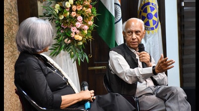 Writer Ishtiaq Ahmed speaking during an event at Chandigarh. (HT Photo) Writer Ishtiaq Ahmed speaking during an event at Chandigarh. (HT Photo)