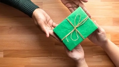 Gift-giving: Similar to love languages, some individuals may respond well to apologies that involve tangible gifts or gestures. The act of giving a thoughtful gift can demonstrate sincerity and effort in making amends. (Unsplash)