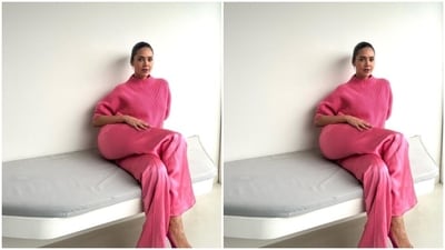 Esha looked stunning in a turtleneck pink sweater and teamed it with matching pink flared pants. (Instagram/@egupta) Esha looked stunning in a turtleneck pink sweater and teamed it with matching pink flared pants. (Instagram/@egupta)