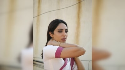 Sobhita Dhulipala shared a string of breathtaking snaps in the saree on her Instagram handle and captioned her post, "Indian summer ☀️." (Instagram/@sobhitad) Sobhita Dhulipala shared a string of breathtaking snaps in the saree on her Instagram handle and captioned her post, "Indian summer ☀️." (Instagram/@sobhitad)