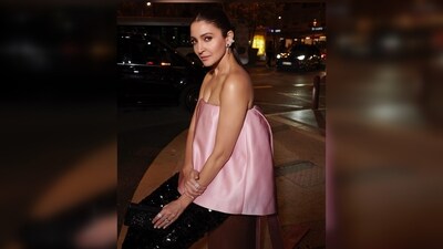 Anushka Sharma recently shared her pictures on her Instagram handle and captioned her post, "La nuit…💗🖤" which means night or darkness in French. (Instagram/@anushkasharma) Anushka Sharma recently shared her pictures on her Instagram handle and captioned her post, "La nuit…💗🖤" which means night or darkness in French. (Instagram/@anushkasharma)