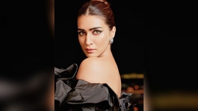 With the assistance of makeup artist Adrian Jacobs, Kriti decked up in winged eyeliner, mascara-coated lashes, and nude eyeshadow. Her cheeks were softly contoured, and she wore a nude lipstick to complete the look. (Instagram/@kritisanon) With the assistance of makeup artist Adrian Jacobs, Kriti decked up in winged eyeliner, mascara-coated lashes, and nude eyeshadow. Her cheeks were softly contoured, and she wore a nude lipstick to complete the look. (Instagram/@kritisanon)
