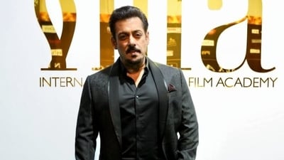 Salman Khan at the IIFA Rocks 2023 green carpet. Salman Khan at the IIFA Rocks 2023 green carpet.