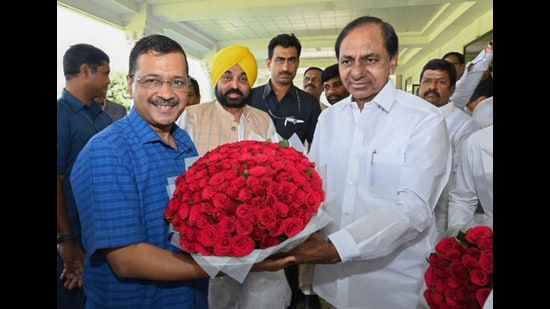 Delhi Chief Minister Arvind Kejriwal with Punjab Chief Minister Bhagwant Mann meets Telangana Chief Minister K. Chandrashekar Rao, in Hyderabad on Saturday. KCR on Saturday demanded Prime Minister Narendra Modi to immediately withdraw the ordinance issued by the Centre on control of services in Delhi, as his counterparts from Delhi and Punjab, Arvind Kejriwal and Bhagwant Mann, met him over the issue here. (PTI)
