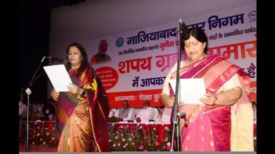 The oath to the mayor Sunita Dayal was administered by Selva Kumari J, the divisional commissioner of Meerut. (Sakib Ali/HT Photo)