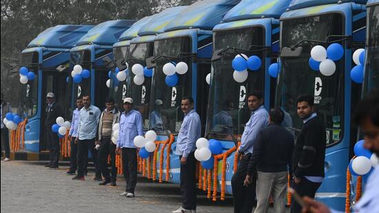 Under the scheme, the government will offer comfortable, crowd-free, air-conditioned app-based CNG and electric bus transport services in the Capital. (HT Photo)