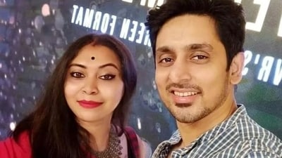 Mainak Banerjee and his wife Ashwarya Chowdhury were allegedly harassed at Kolkata airport. Mainak Banerjee and his wife Ashwarya Chowdhury were allegedly harassed at Kolkata airport.