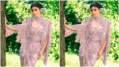 Styled by fashion stylist Maneka Hari Singhani, Mouni wore her tresses into a slicked bun with a middle part. (Instagram/@imouniroy) Styled by fashion stylist Maneka Hari Singhani, Mouni wore her tresses into a slicked bun with a middle part. (Instagram/@imouniroy)