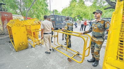 Delhi Police and security forces at the Jantar Mantar protest site on Monday. (Raj K Raj/HT PHOTO) Delhi Police and security forces at the Jantar Mantar protest site on Monday. (Raj K Raj/HT PHOTO)
