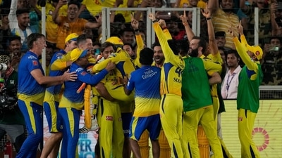 Chennai Super Kings' captain MS Dhoni, center, lifts teammate Ravindra Jadeja to celebrate after their win in the Indian Premier League final cricket match between Chennai Super Kings and Gujarat Titans in Ahmedabad, India, Monday, May 29, 2023. (AP Photo/Ajit Solanki) (AP)