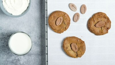 Paint your Monday blues, brown with this recipe of milk chocolate chip cookies (Photo by Chef Zareen Clive ) Paint your Monday blues, brown with this recipe of milk chocolate chip cookies (Photo by Chef Zareen Clive )