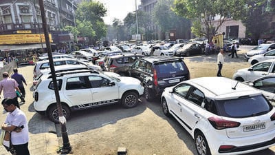 Mumbai, India - January 9, 2020: On street parking operated by BMC at Hutatma Chowk, Fort in Mumbai, India, on Thursday, January 9, 2020. (Photo by Satish Bate/Hindustan Times) (Satish Bate/HT Photo) Mumbai, India - January 9, 2020: On street parking operated by BMC at Hutatma Chowk, Fort in Mumbai, India, on Thursday, January 9, 2020. (Photo by Satish Bate/Hindustan Times) (Satish Bate/HT Photo)