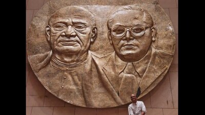 Sculpture of Sardar Vallabhbhai Patel and BR Ambedkar in new Parliament building. (Twitter/@murtikarnk) Sculpture of Sardar Vallabhbhai Patel and BR Ambedkar in new Parliament building. (Twitter/@murtikarnk)