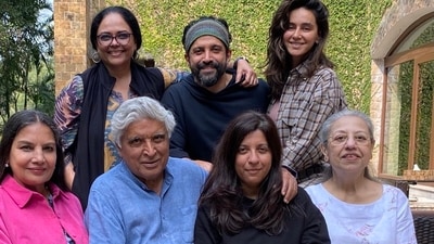 Shabana Azmi, Javed Akhtar, Zoya Akhtar, Honey Irani, Shibani Dandekar, Farhan Akhtar and Tanvi Azmi in photo. Shabana Azmi, Javed Akhtar, Zoya Akhtar, Honey Irani, Shibani Dandekar, Farhan Akhtar and Tanvi Azmi in photo.