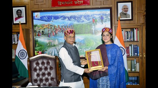 Himachal Pradesh Governor Shiv Pratap Shukla felicitated renowned mountaineer Baljit Kaur, a resident of Solan, at Raj Bhavan, in Shimla on Monday. (ANI)