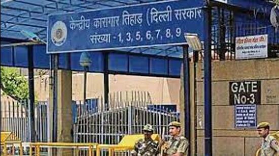 Nearly a month after jailed gangster Sunil Maan alias Tillu Tajpuriya was killed by rivals in Tihar jail, another prisoner at the jail complex was attacked on Monday. (HT Photo)