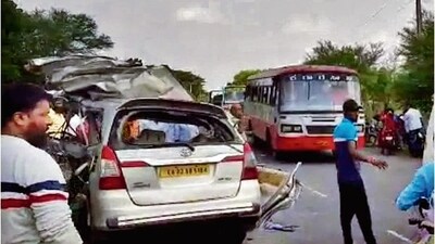 The accident occurred near T-Narasipura when an Innova car suffered a head-on collision with a private bus coming from the opposite direction. The accident occurred near T-Narasipura when an Innova car suffered a head-on collision with a private bus coming from the opposite direction.