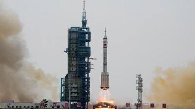 A Long March rocket carrying a crew of Chinese astronauts in a Shenzhou-16 spaceship lifts off at the Jiuquan Satellite Launch Center in northwestern China, Tuesday. (AP) A Long March rocket carrying a crew of Chinese astronauts in a Shenzhou-16 spaceship lifts off at the Jiuquan Satellite Launch Center in northwestern China, Tuesday. (AP)