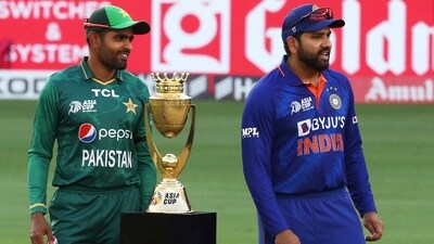 India skipper Rohit Sharma and Pakistan captain Babar Azam pose with the Asia Cup trophy (REUTERS/File)