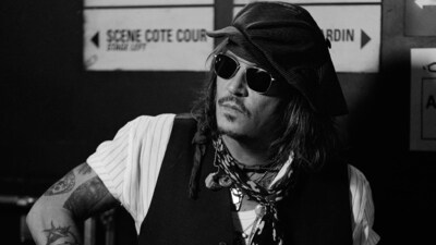 Johnny Depp hurt his ankle. Johnny Depp hurt his ankle.