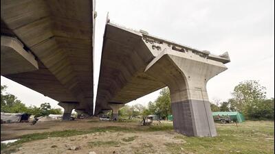 On Friday, at around 8.20pm, Jagndeep died after his car fell around 30 feet from the incomplete flyover into the Yamuna floodplains, completely crushing the Maruti Suzuki Wagon R. (Sanjeev Verma/HT Photo) On Friday, at around 8.20pm, Jagndeep died after his car fell around 30 feet from the incomplete flyover into the Yamuna floodplains, completely crushing the Maruti Suzuki Wagon R. (Sanjeev Verma/HT Photo)