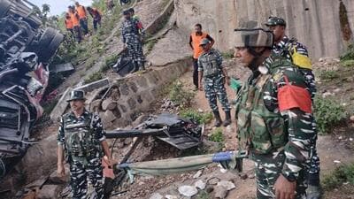 Rescue operations underway at the mishap site at Jhajjar Kotli in Jammu on Tuesday. (HT Photo) Rescue operations underway at the mishap site at Jhajjar Kotli in Jammu on Tuesday. (HT Photo)