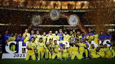 CSK players with IPL 2023 trophy (IPL/BCCI) CSK players with IPL 2023 trophy (IPL/BCCI)