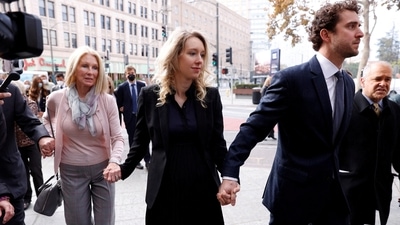 Theranos founder Elizabeth Holmes arrives with her family and partner Billy Evans to be sentenced on her convictions for defrauding investors in the blood testing startup at the federal courthouse in San Jose, California, U.S., November 18, 2022. (REUTERS)