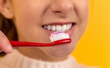 Factors such as bristle type, head size, and handle design play a significant role in ensuring effective cleaning and protecting your gums. (Unsplash) Factors such as bristle type, head size, and handle design play a significant role in ensuring effective cleaning and protecting your gums. (Unsplash)