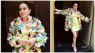 Uorfi Javed floors everyone with the cutest outfit. ( Varinder Chawla) Uorfi Javed floors everyone with the cutest outfit. ( Varinder Chawla)