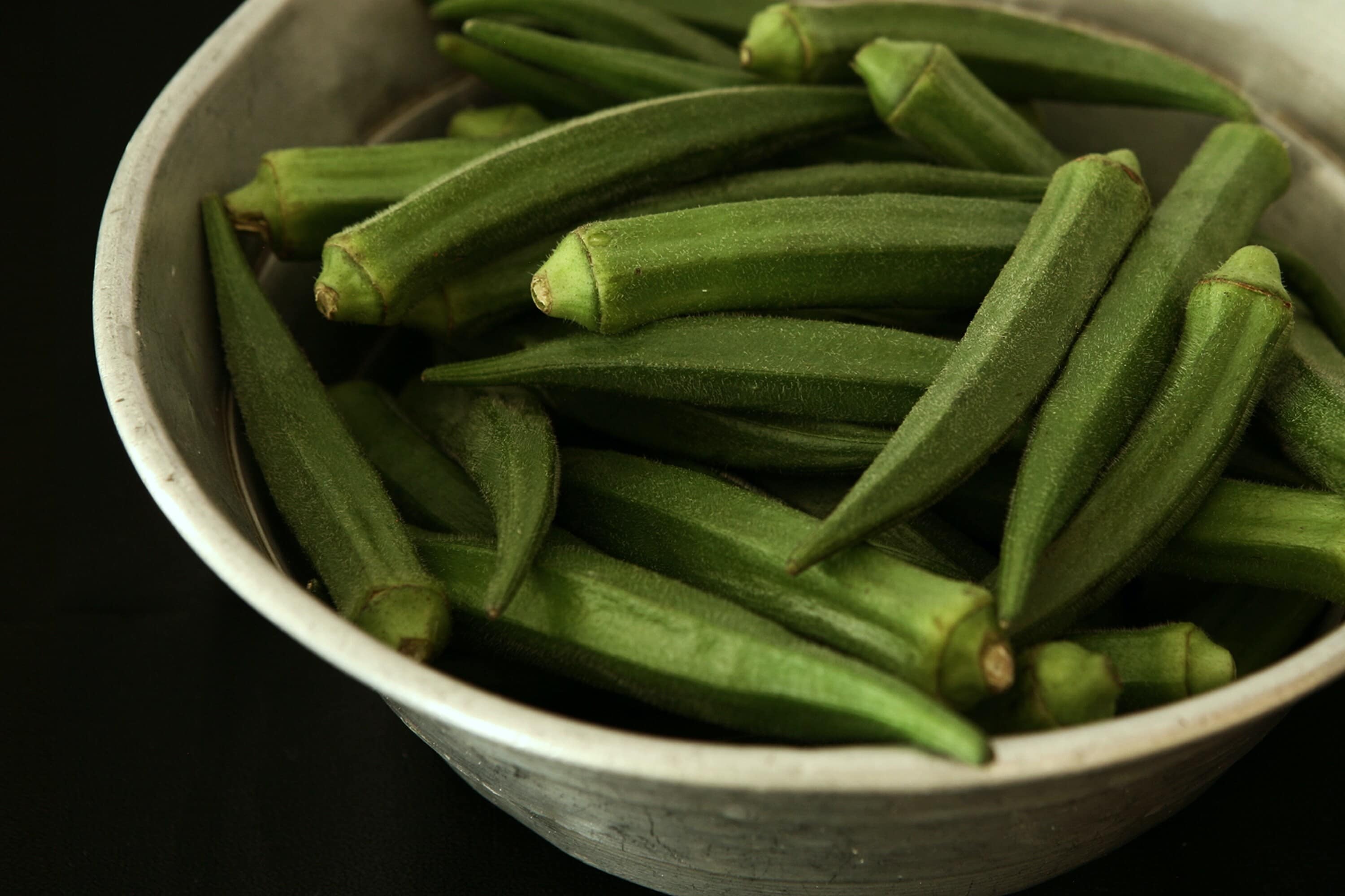 Slice the bhindi only after you have washed and dried them.