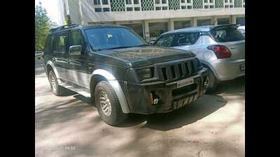 Acting on the intel, officials laid a trap and intercepted a car (in pic) passing through the toll booth. (HT PHOTO)
