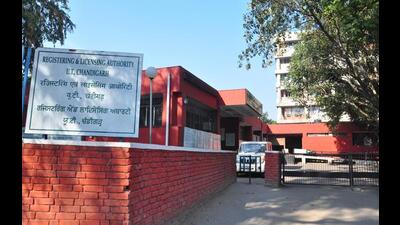 In case any applicant faces any technical issue while availing of the services online, they can apply for it offline on the basis of prior appointment through “www.chdtransport.gov.in”. (HT File) In case any applicant faces any technical issue while availing of the services online, they can apply for it offline on the basis of prior appointment through “www.chdtransport.gov.in”. (HT File)