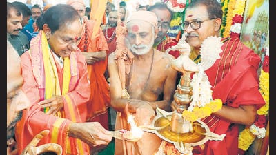 KCR inaugurated the Brahmin Sadan in Hyderabad, on Wednesday. (HT Photo)
