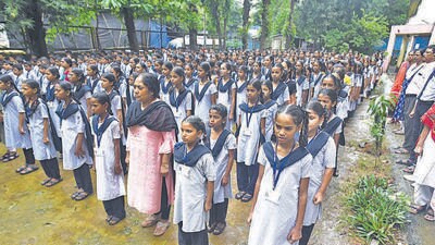 Mumbai, India - August 17, 2022: Students of BMC School sing the National Anthem, at Andheri, in Mumbai, India, on Wednesday, August 17, 2022. (Photo by Vijay Bate/HT Photo) (HT PHOTO) Mumbai, India - August 17, 2022: Students of BMC School sing the National Anthem, at Andheri, in Mumbai, India, on Wednesday, August 17, 2022. (Photo by Vijay Bate/HT Photo) (HT PHOTO)