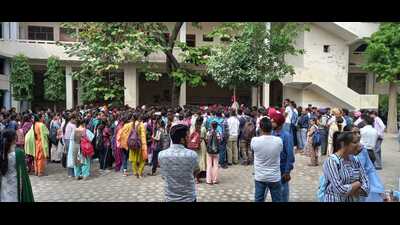 Students wait outside a college in Barnala amid the teachers’ stir. (HT Photo) Students wait outside a college in Barnala amid the teachers’ stir. (HT Photo)