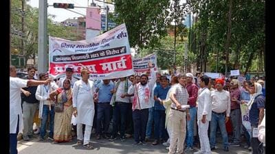 Teachers stage a demonstration in Patna on May, 20. (HT Photo) Teachers stage a demonstration in Patna on May, 20. (HT Photo)