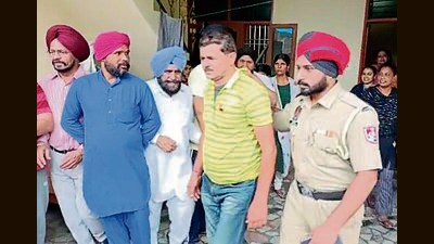 The duo was also carrying fake identity proofs and fake court orders. (HT Photo) The duo was also carrying fake identity proofs and fake court orders. (HT Photo)